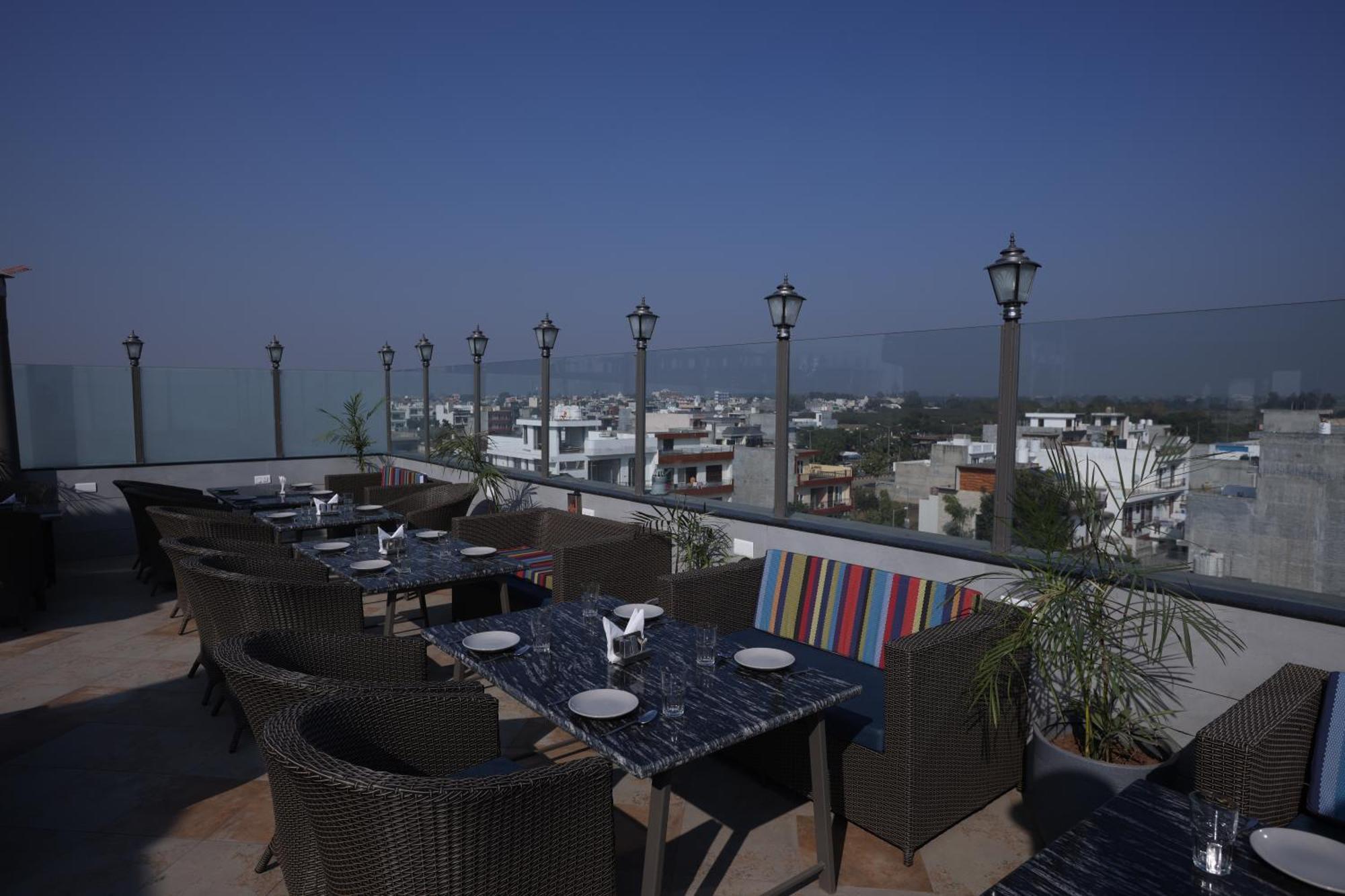 Mohali Hiraya Hotels מראה חיצוני תמונה
